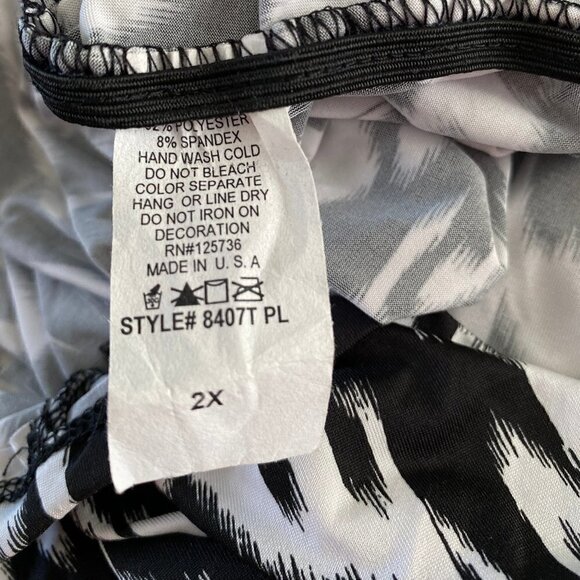 Kiwi Black & White Strapless Ruched Top Size 2X - Picture 8 of 9